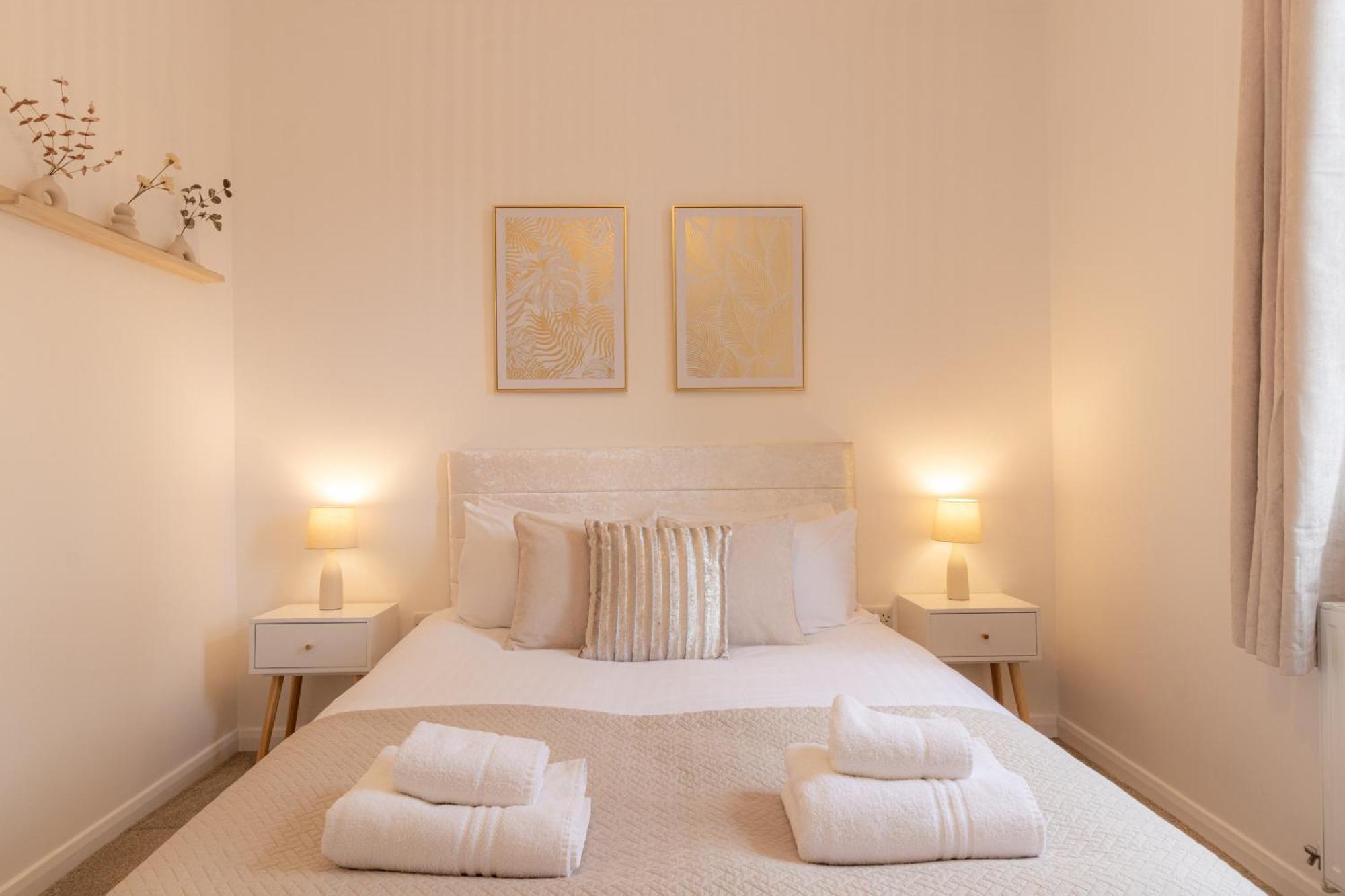 Crescent House Apartments تيلفورد الغرفة الصورة