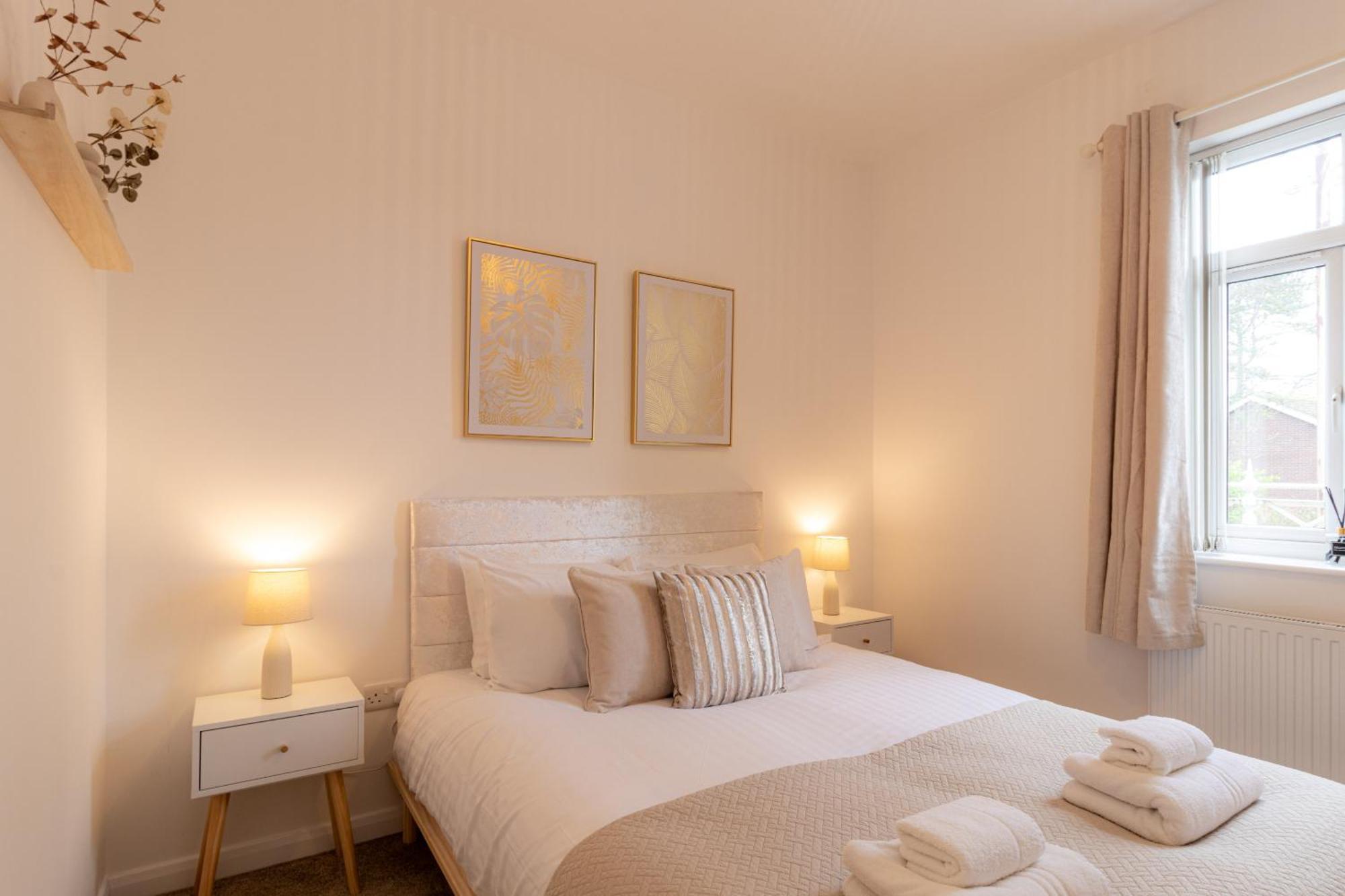 Crescent House Apartments تيلفورد الغرفة الصورة