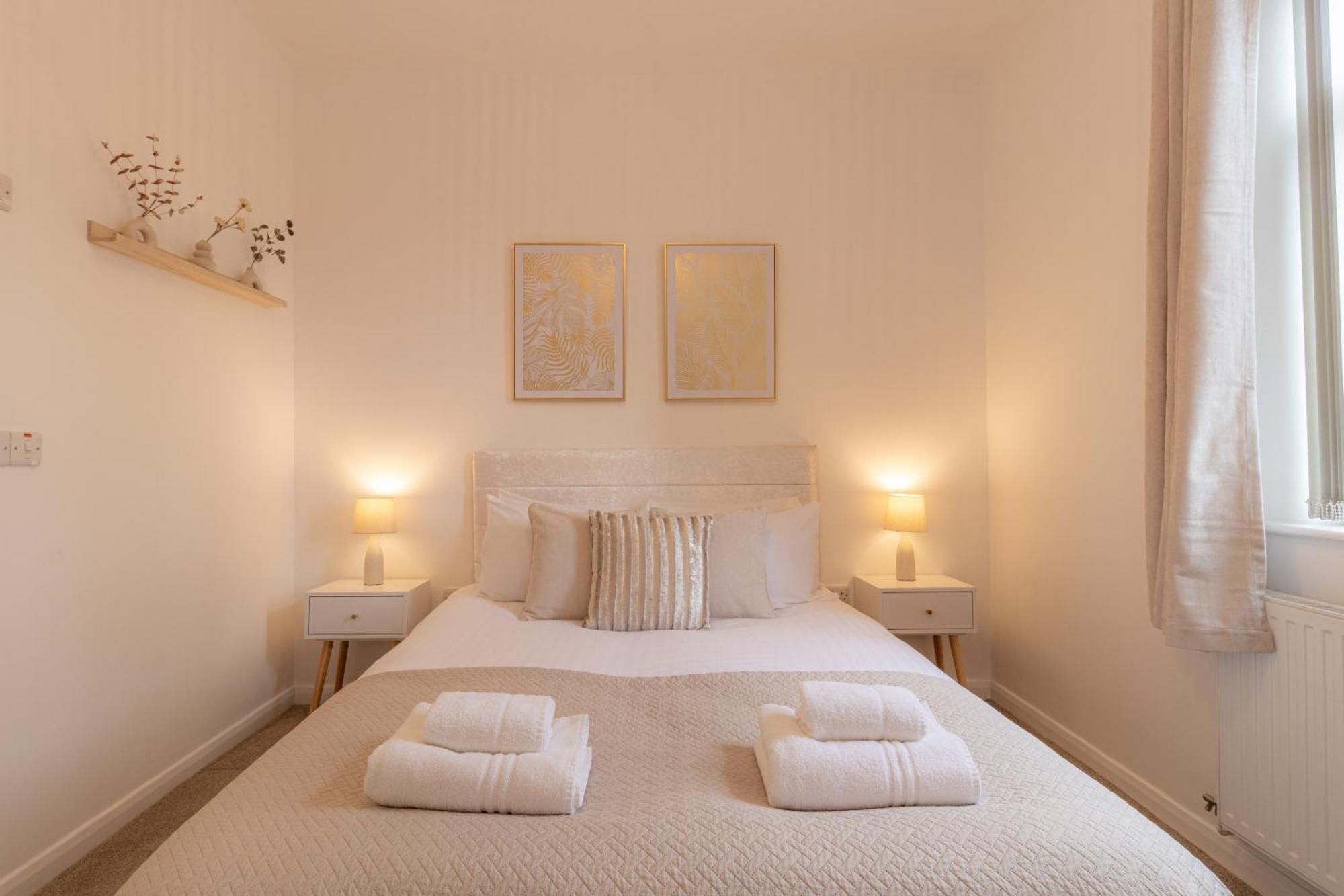 Crescent House Apartments تيلفورد الغرفة الصورة