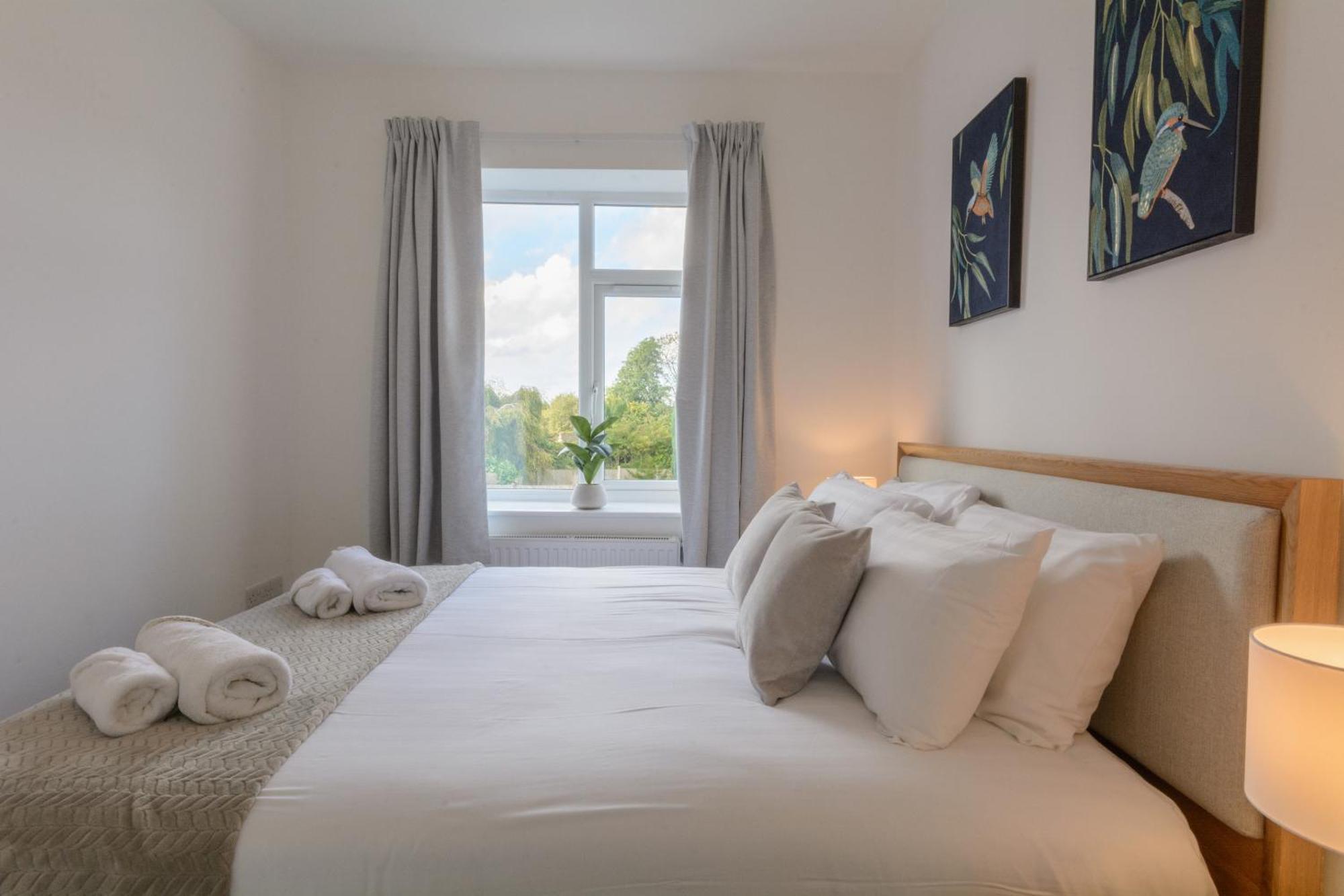 Crescent House Apartments تيلفورد الغرفة الصورة