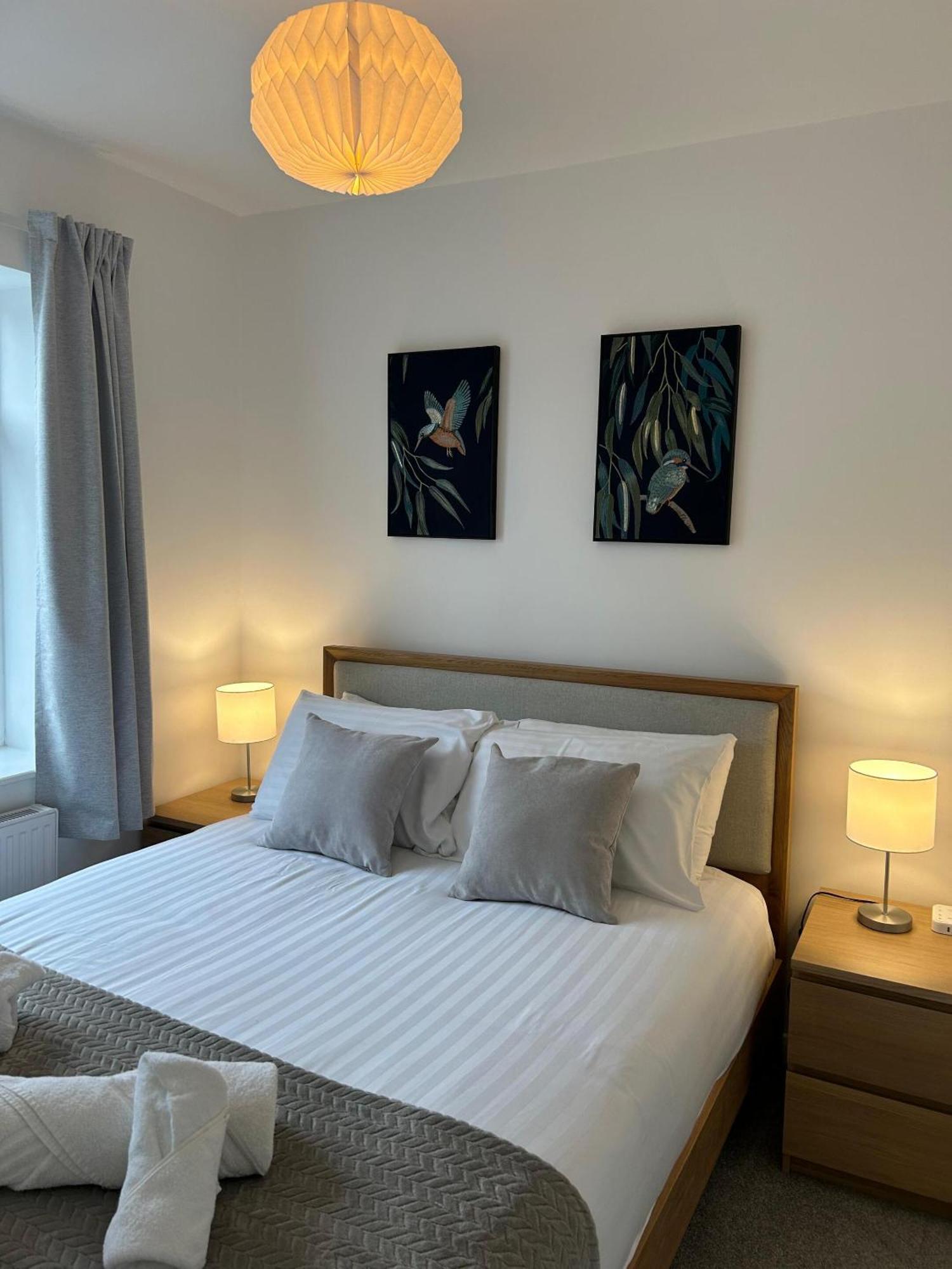 Crescent House Apartments تيلفورد الغرفة الصورة